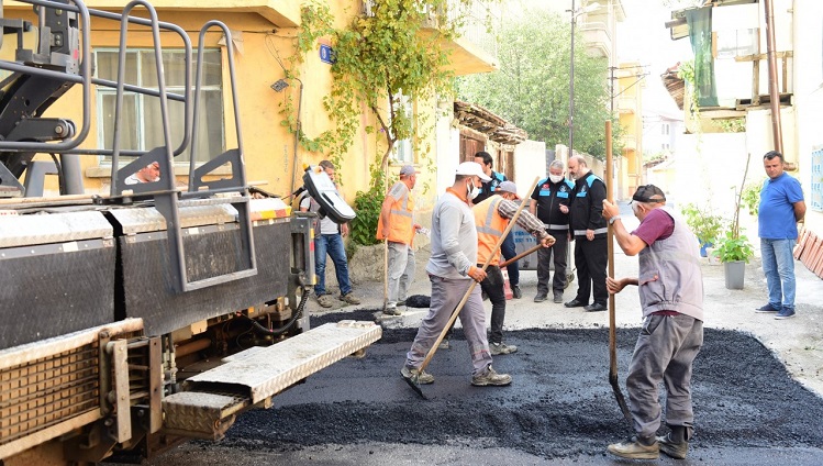 ÜÇTUTLAR SOKAKLARIN ASFALTI YENİLENDİ