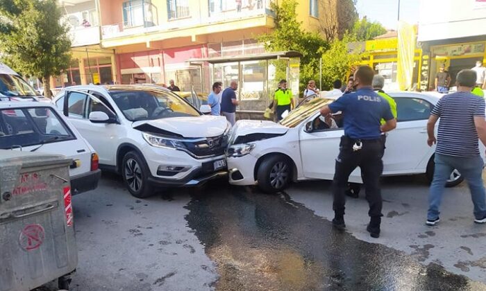 ÜZÜCÜ KAZADA 5 KİŞİ YARALANDI