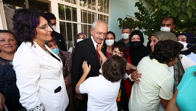 KILIÇDAROĞLU’NDAN OTİZM DERNEĞİNE YAKIN İLGİ