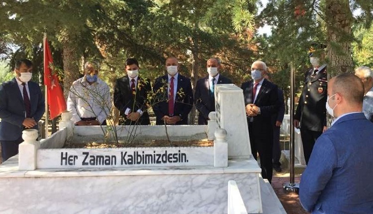 ZAFER BAYRAMINDA ŞEHİTLERE DUA