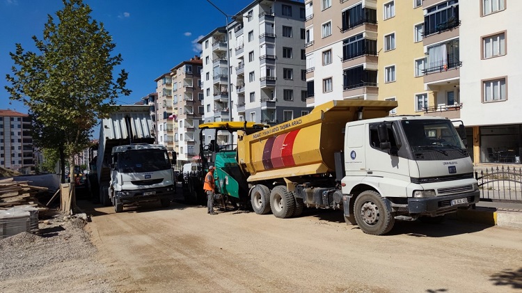 ASFALT ÇALIŞMALARI DEVAM EDİYOR