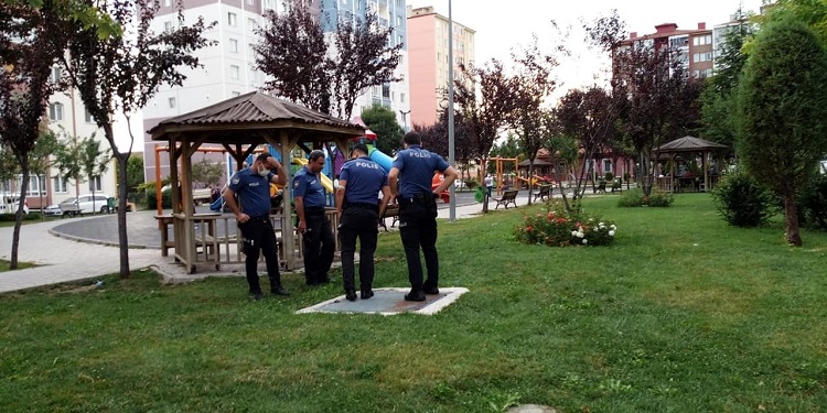 ÇOCUK PARKINDA KORKUTAN KAVGA