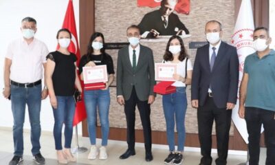 KODEK’TEN BAŞARILI ÖĞRENCİLERE PLAKET