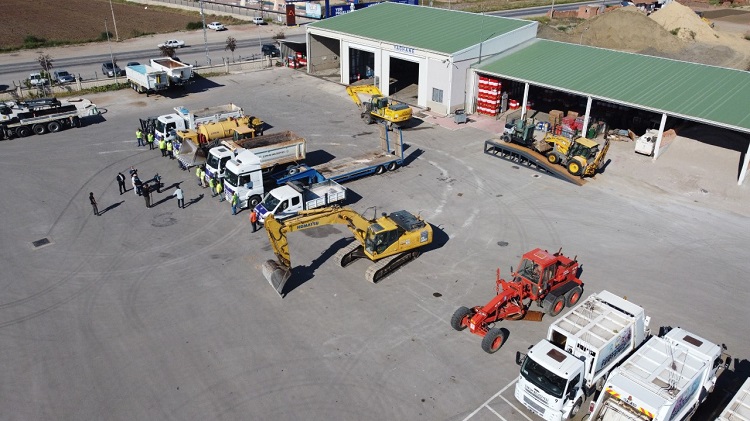 BELEDİYE SİNOP’A 12 ARAÇ GÖNDERDİ