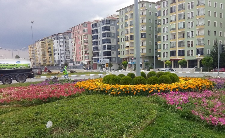 ÇİÇEKLERLE DAHA GÜZEL OLACAK
