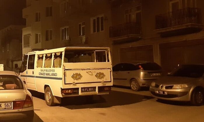 EVİNDE ÖLÜ BULUNDU!