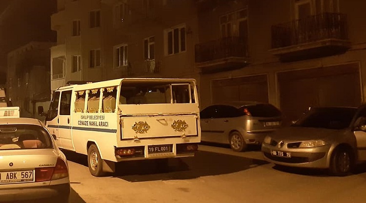 EVİNDE ÖLÜ BULUNDU!