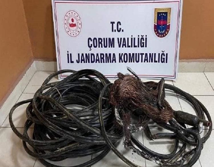 KABLOLARI YAKARKEN YAKALANDI