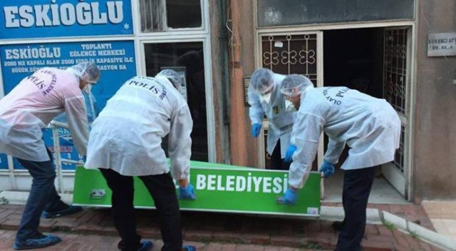 YAKINLARI EVİNDE ÖLÜ BULDU