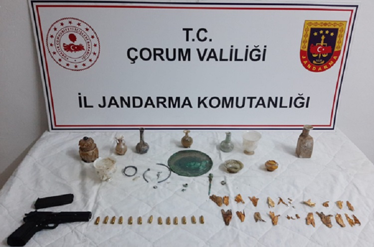 TARİHİ ESER KAÇAKÇILARI YAKALANDI