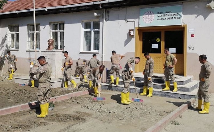 VALİ ÇİFTÇİ’DEN KOMANDOLARA ÖVGÜ