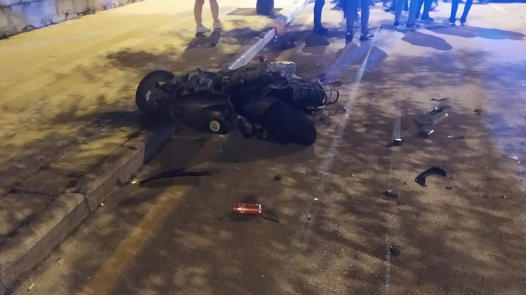 MOTOSİKLET SÜRÜCÜSÜ KAZADA YARALANDI