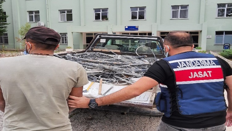 HIRSIZLAR JANDARMA’DAN KAÇAMADI