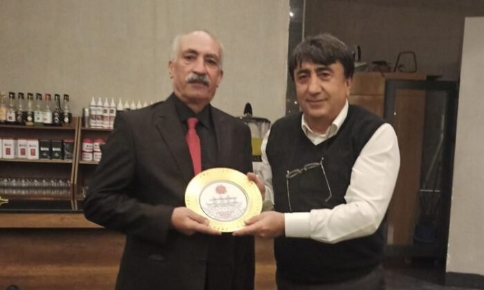 EMEKLİ OLANLARA VEDA YEMEĞİ