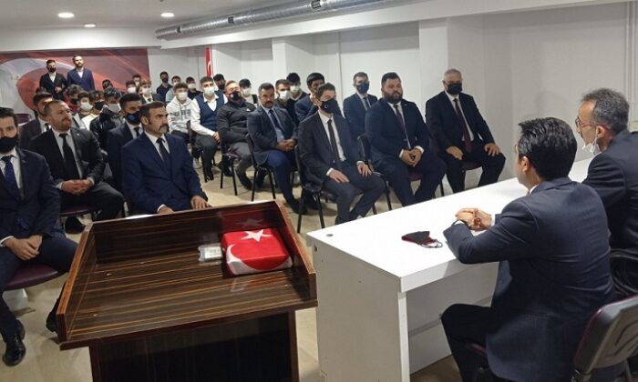 KODEK ÜLKÜCÜ GENÇLERLE BULUŞTU