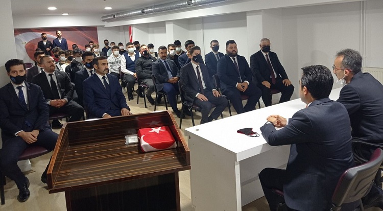 KODEK ÜLKÜCÜ GENÇLERLE BULUŞTU