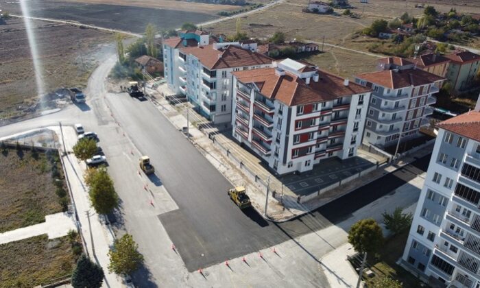ADNAN ÖZEJDER CADDESİNE ASFALT
