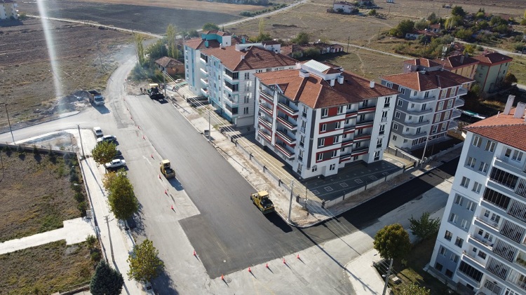 ADNAN ÖZEJDER CADDESİNE ASFALT