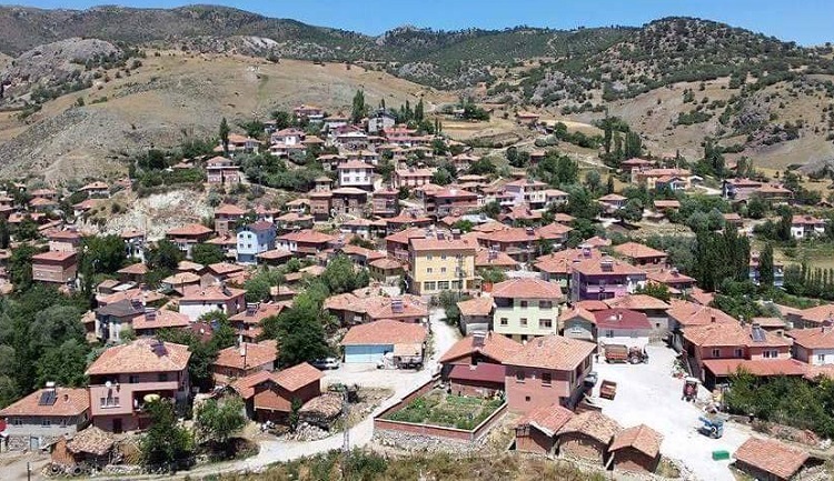 ÇORUM’UN EN BÜYÜK KÖYÜ OLDU