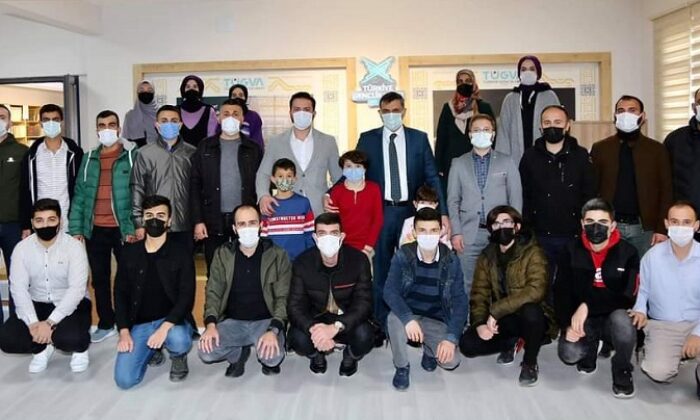 VALİ TÜGVALI GENÇLERLE BULUŞTU