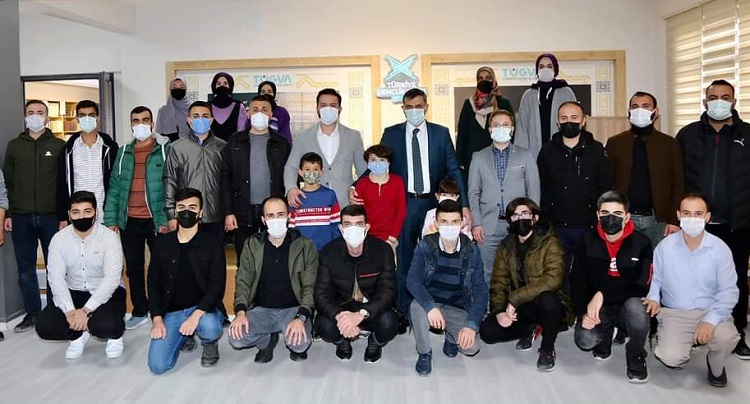 VALİ TÜGVALI GENÇLERLE BULUŞTU