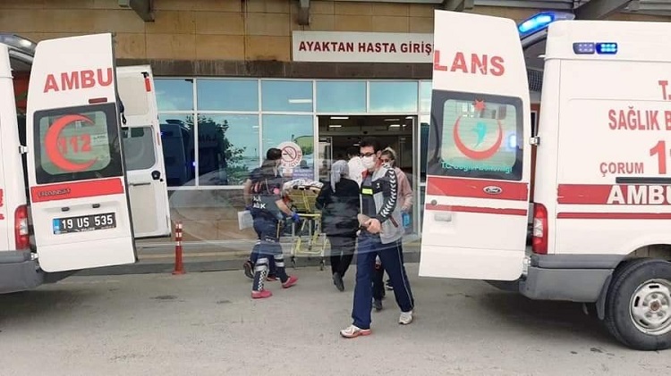 OTOMOBİL İLE TRAKTÖR ÇARPIŞTI: 1 ÖLÜ