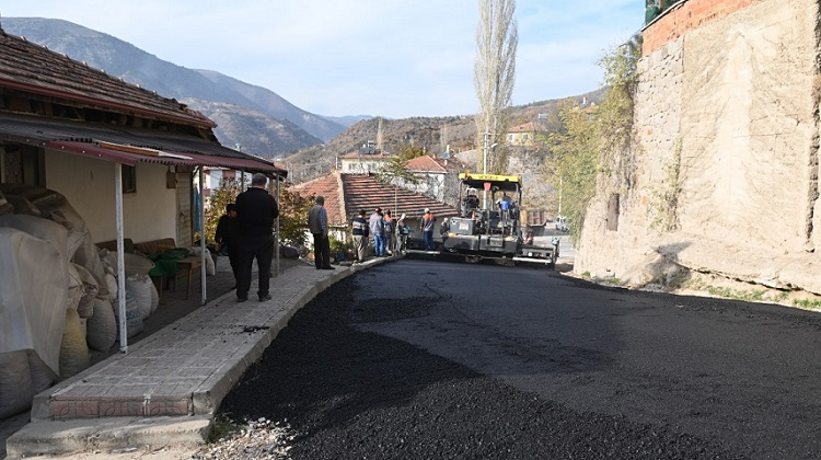 ÇORUM BELEDİYESİ’NDEN OĞUZLAR’A ASFALT