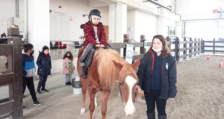 ÖZEL ÇOCUKLARIN AT KEYFİ