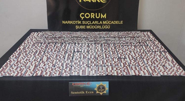 ARAÇTAN 3 BİN UYUŞTURUCU HAP ÇIKTI
