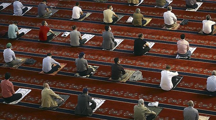 CAMİLERDE SAFLAR TEKRAR SIKLAŞACAK!