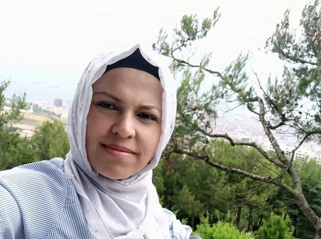 GENÇ ANNE SEVENLERİNİ ÜZDÜ