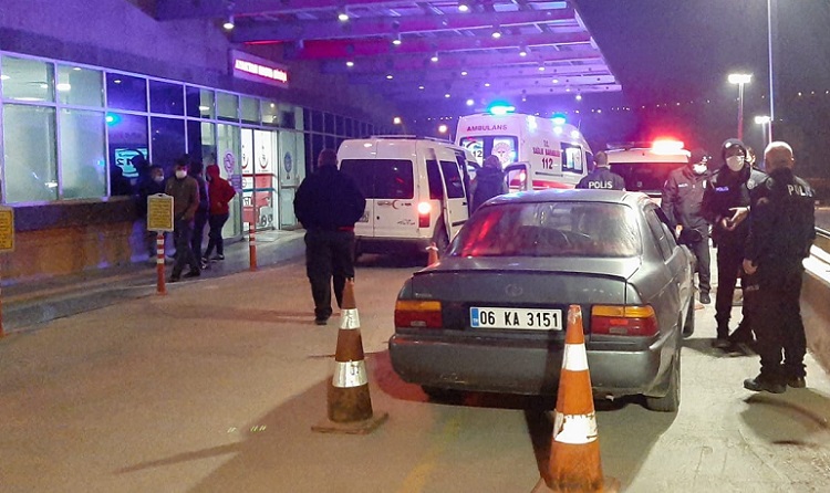 KARNINDAN BIÇAKLA AĞIR YARALANDI
