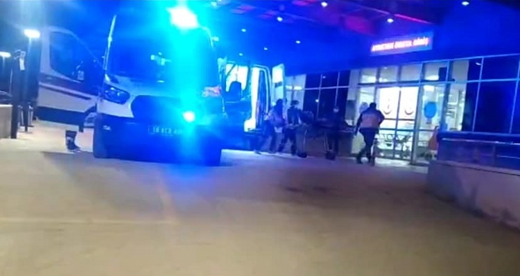 PARKTA BIÇAKLI KAVGA 1 YARALI