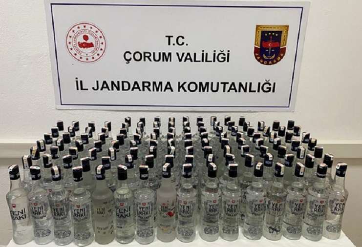KAÇAK ALKOL ŞİŞELERİ ELE GEÇİRİLDİ