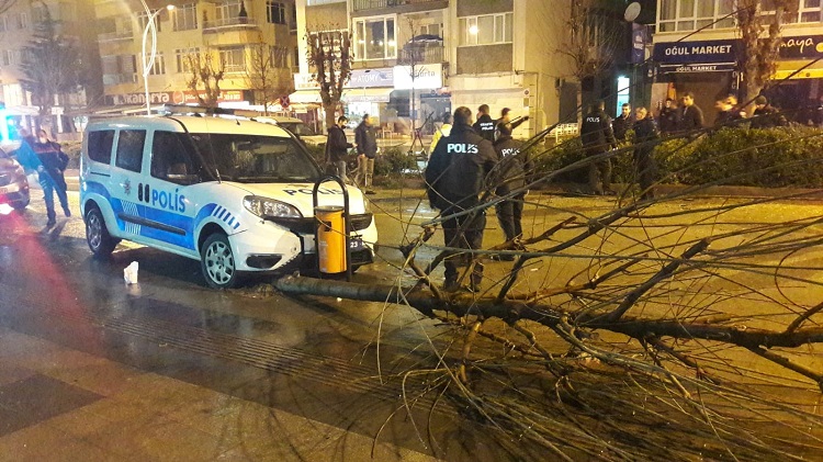 POLİS OTOLARI KAZA YAPTI