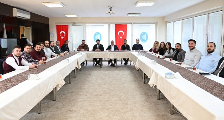 GENÇ MÜSİAD ÜYELERİYLE BULUŞTU
