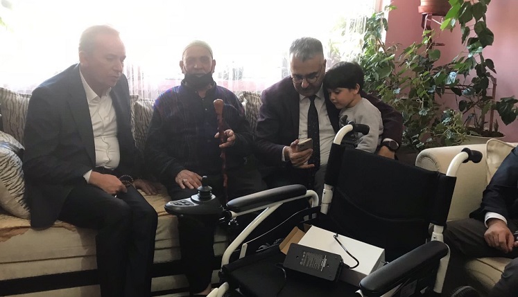 3 ENGELLİ VATANDAŞI SEVİNDİRDİLER