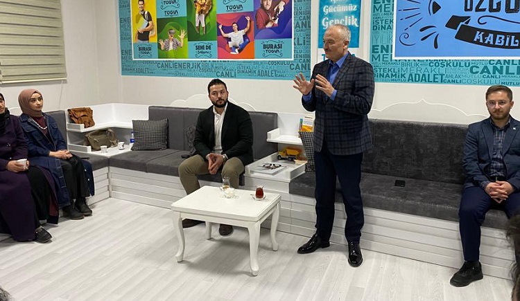 EĞER GENÇLERLE TECRÜBELERİNİ PAYLAŞTI