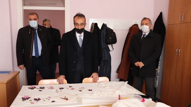ALACA’DA OKULLARDA İNCELEMELERDE BULUNDU