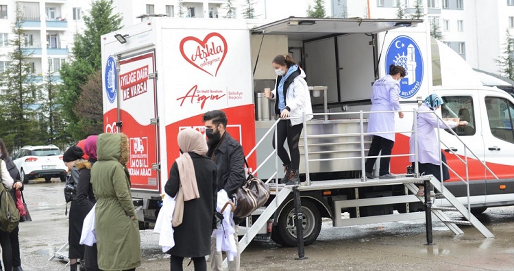 VATANDAŞA SICAK ÇORBA İKRAMI