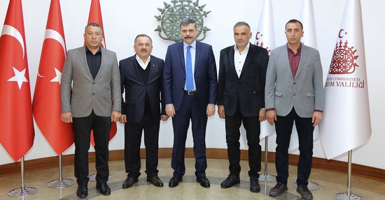VALİ ÇİFTÇİ ZANAATKARLARI KABUL ETTİ
