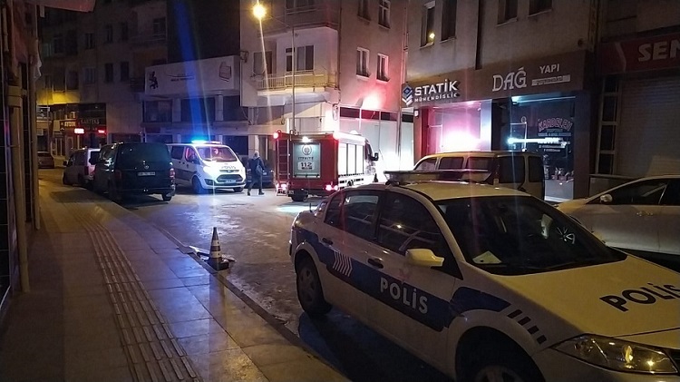 EVİNDE ÖLÜ BULUNDU
