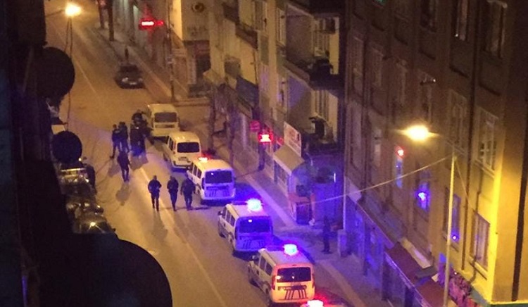 KAÇMAYA ÇALIŞTILAR BEKÇİLER YAKALADI