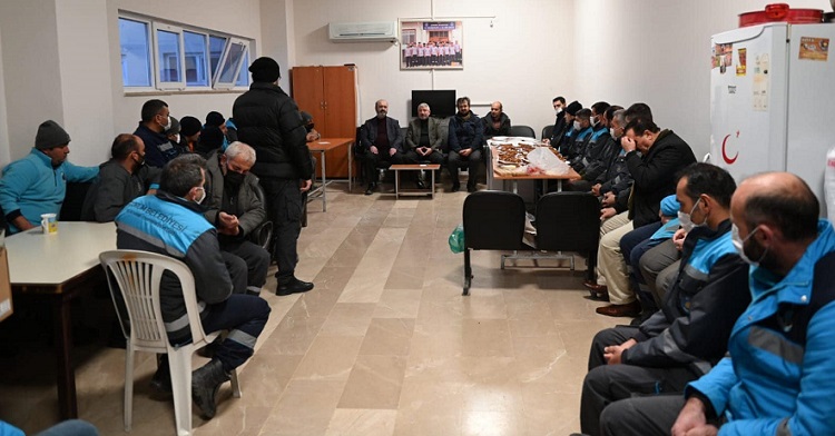 GÜN AĞIRMADAN İŞÇİLER İLE BULUŞTU