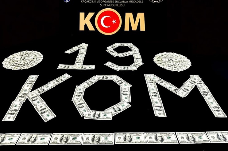 SAHTE DÖVİZCİLERİ POLİS YAKALADI
