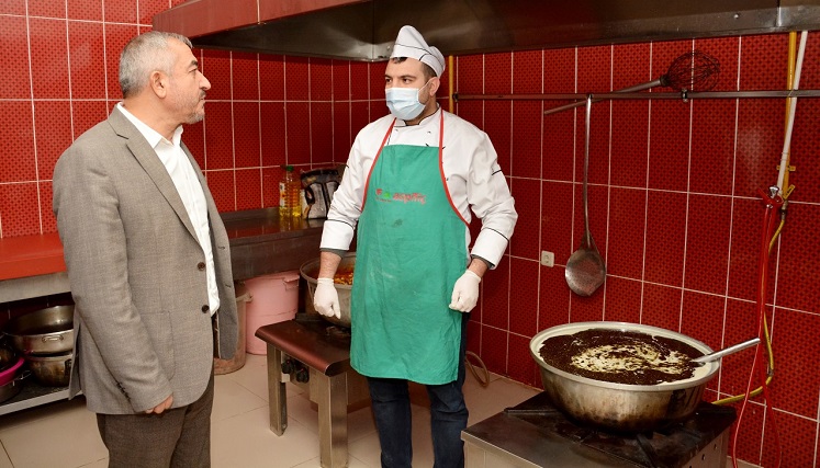 İHTİYAÇ SAHİBİ AİLELERE SICAK YEMEK