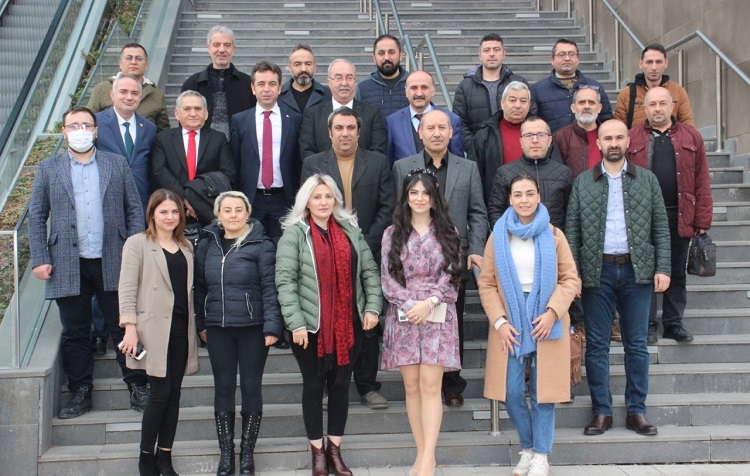 AHL PARK GAZETECİLERİ UNUTMADI