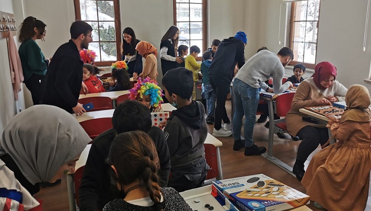 MÜLTECİ ÇOCUKLAR GÖNÜLLERİNCE EĞLENDİ