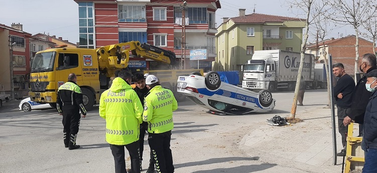 POLİS OTOSU TAKLA ATTI