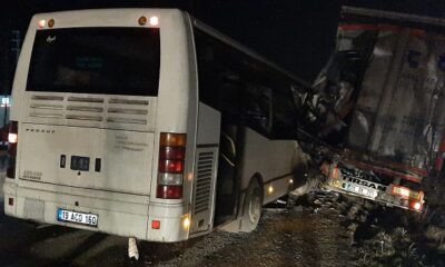 OTOBÜS TIR’A ARKADAN ÇARPTI